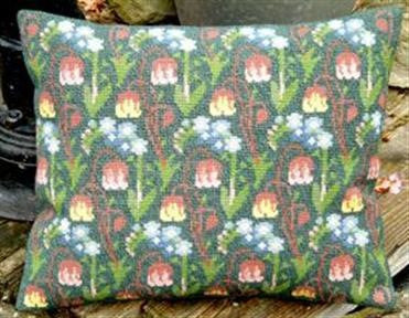 Avens Pillow